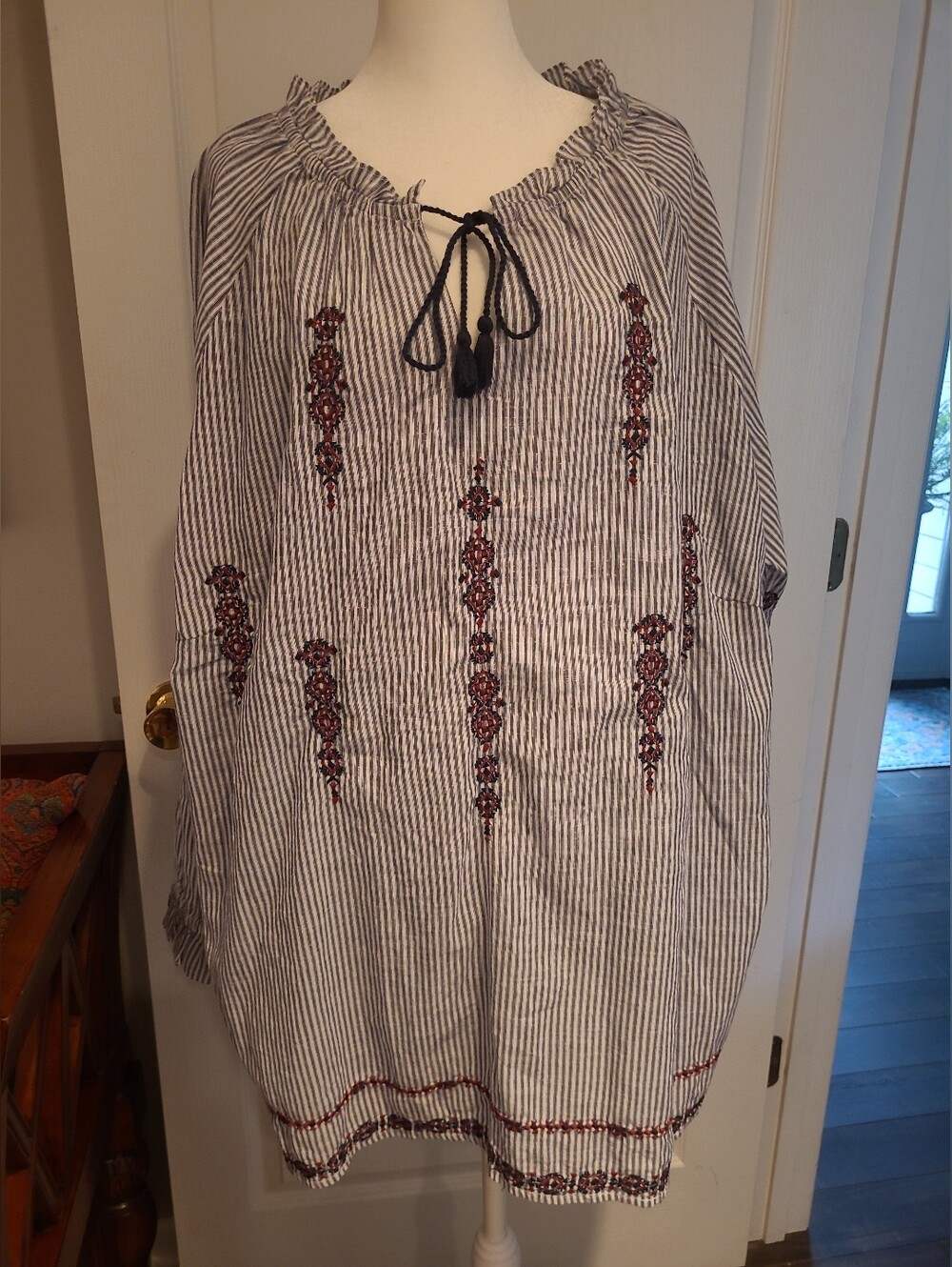 Ruff Hewn Women's SZ 3X, NWT, Peasant Top, Embroidered, Long Sleeves, Tie Front